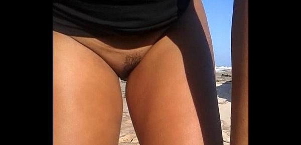  namorada mulata ficando nua na praia
